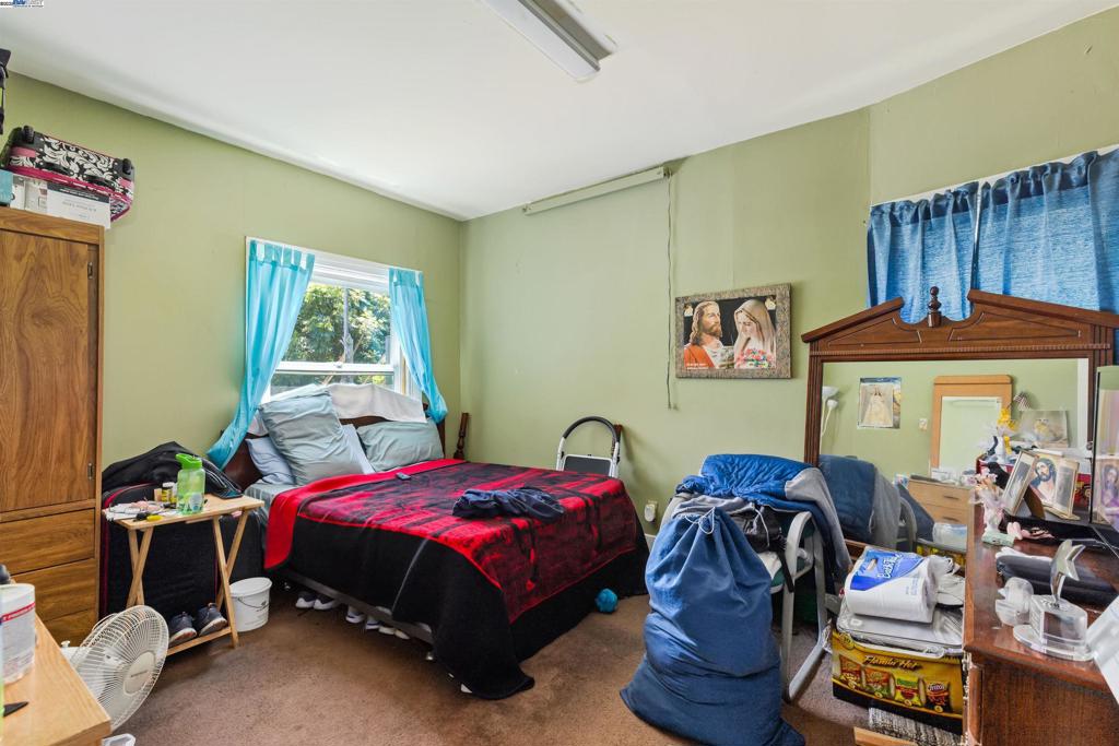 WEST OAK - Residential Income