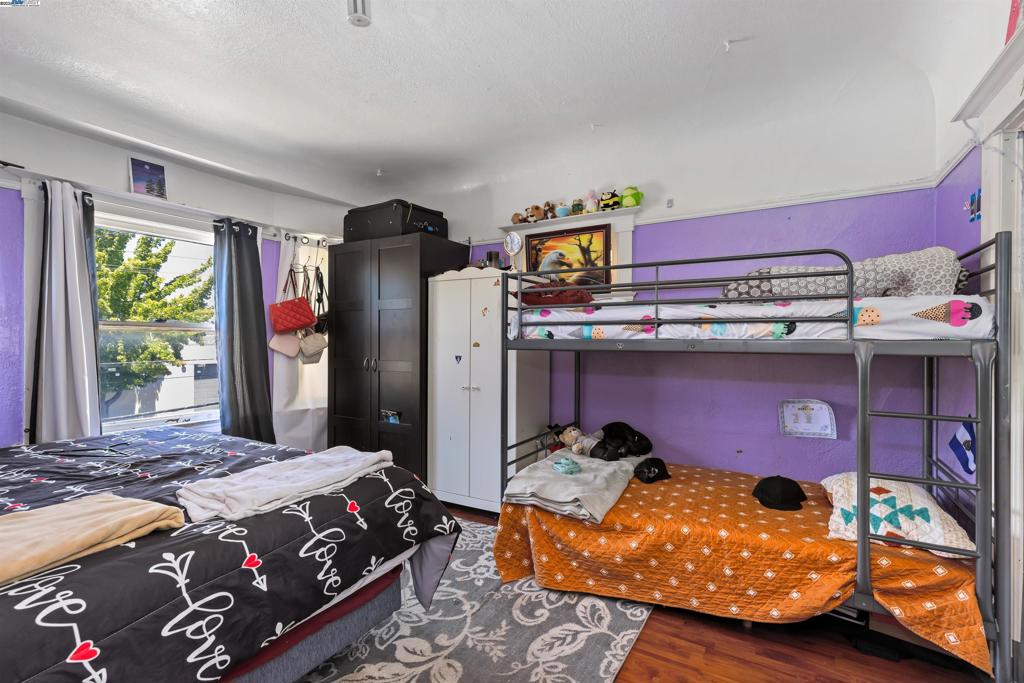WEST OAK - Residential Income