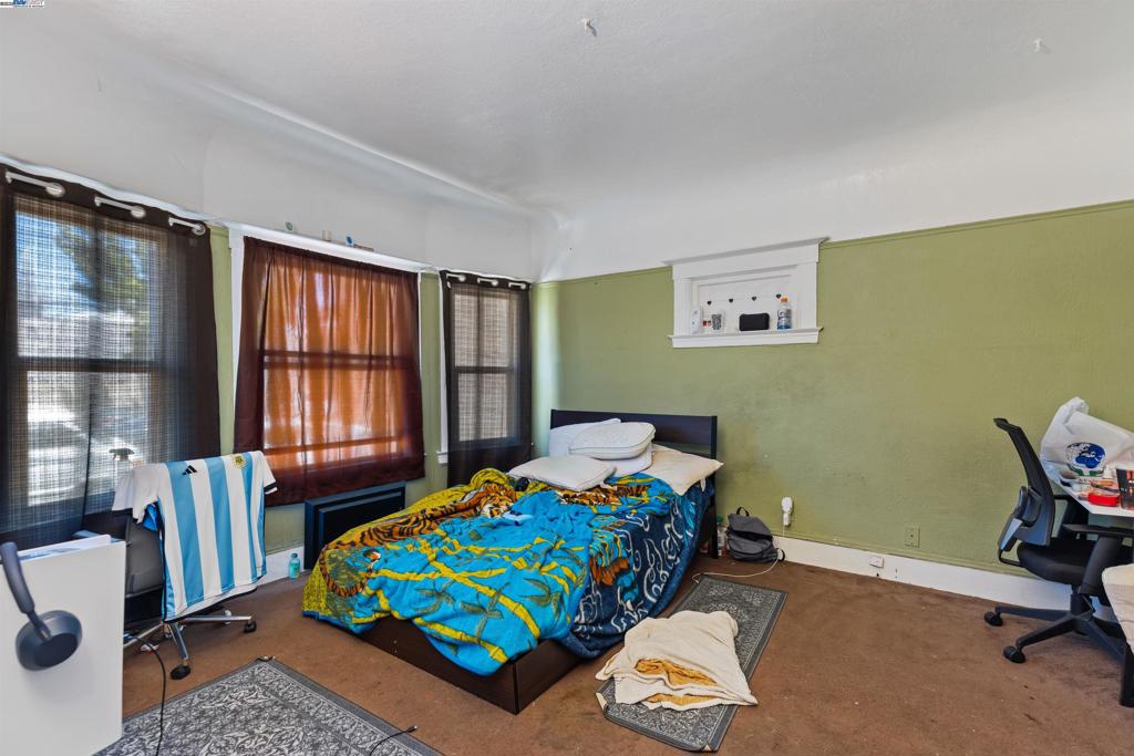 WEST OAK - Residential Income