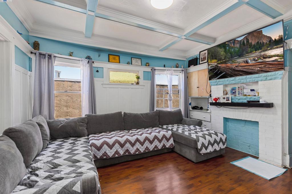 WEST OAK - Residential Income