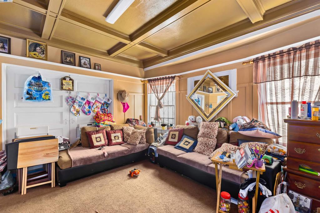 WEST OAK - Residential Income