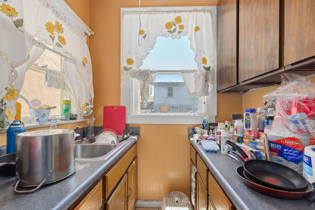 WEST OAK - Residential Income