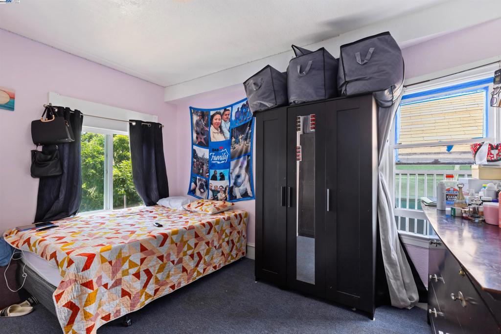 WEST OAK - Residential Income