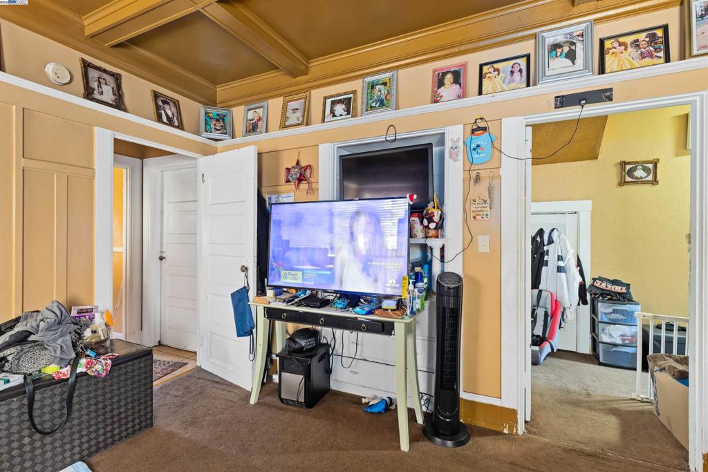 WEST OAK - Residential Income