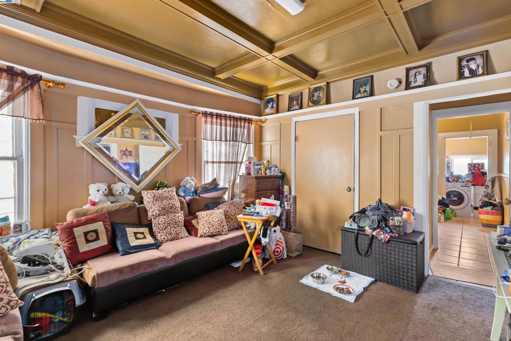 WEST OAK - Residential Income