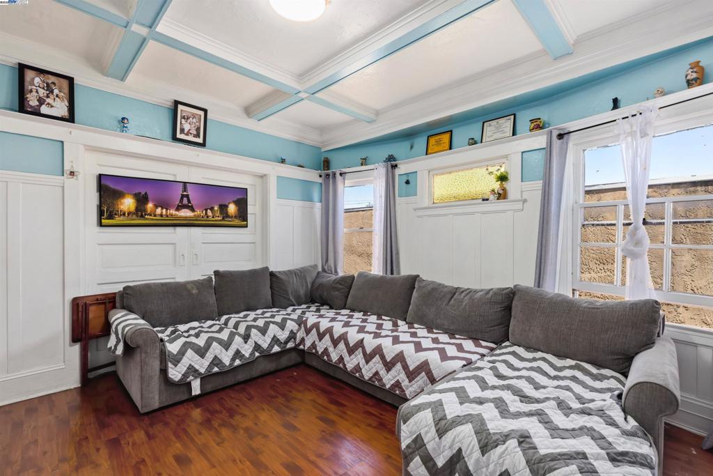 WEST OAK - Residential Income
