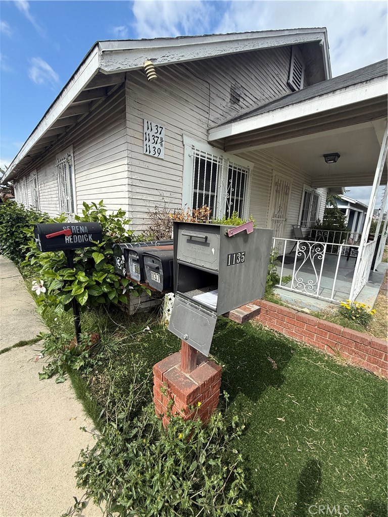 1135 W 95th