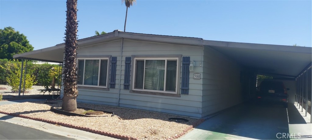 The largest lot in El Dorado, at 5,266 Sq Ft, allows you to either add on to the existing house, or put a brand new house on the lot. The house has two bedrooms, two baths, Family room, formal living and dining rooms, large covered patio and covered carport. All this in a gated complex on fee land, you own the land, with pools, spas, tennis courts, club house with gym, and RV parking for residents. The 1440 Sq Ft home also has a separate laundry room, fully equipped kitchen with double wall ovens, gas cooktop, and refrigerator. For Just $249,000, you won't find a better bargain in South Palm Springs.