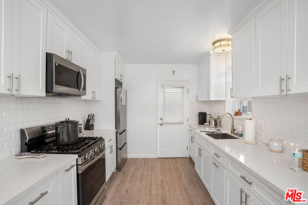 4259 Cahuenga Boulevard