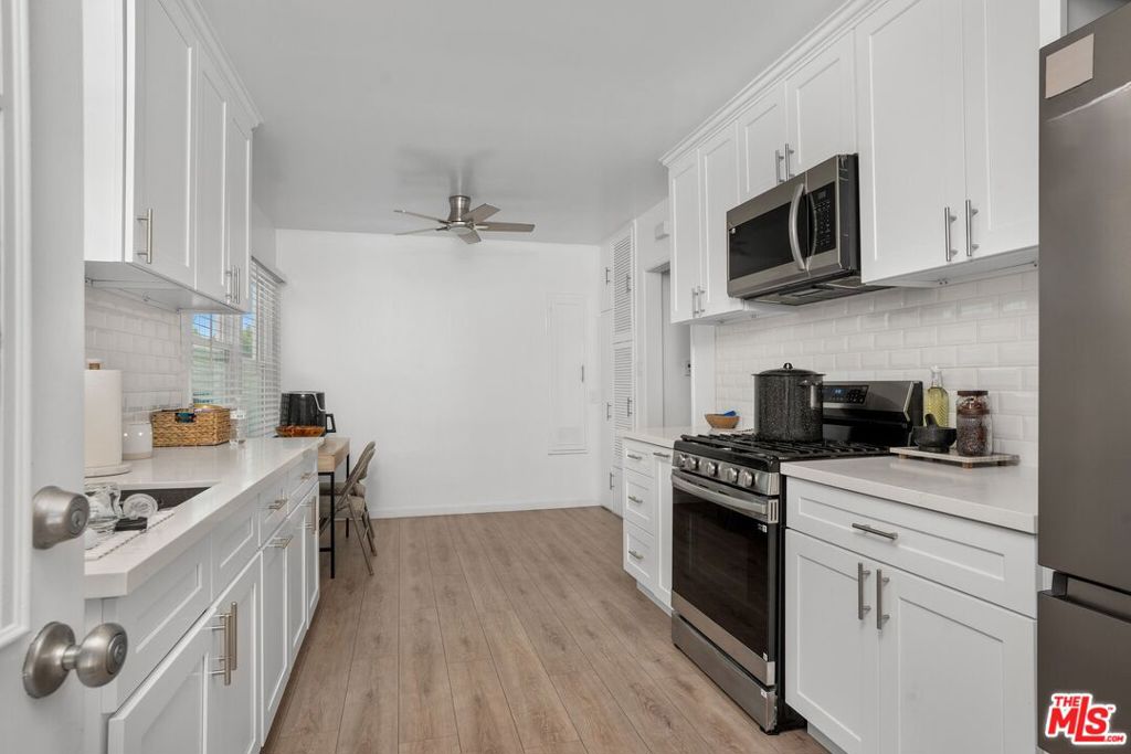 4259 Cahuenga Boulevard