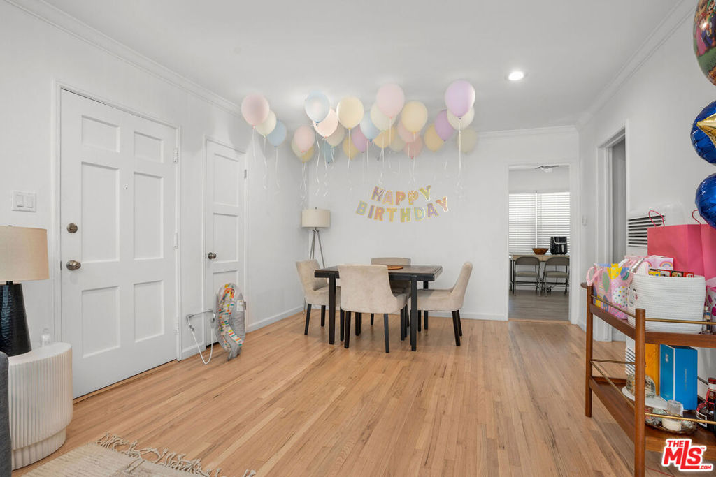 4259 Cahuenga Boulevard