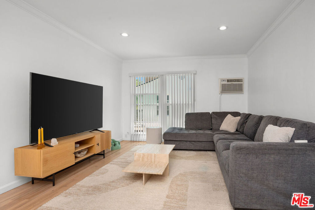 4259 Cahuenga Boulevard