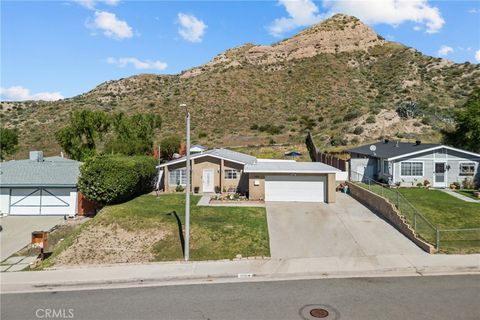 Photo of 14845 Canna Valley St, Canyon Country, CA 91387 (MLS # SR26059696)