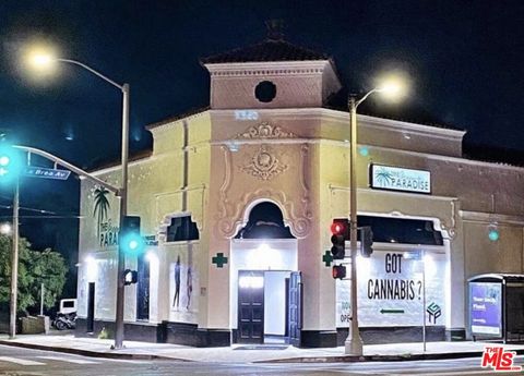 Photo of 1119 S La Brea Avenue, Los Angeles, CA 90019 (MLS # 26644631)