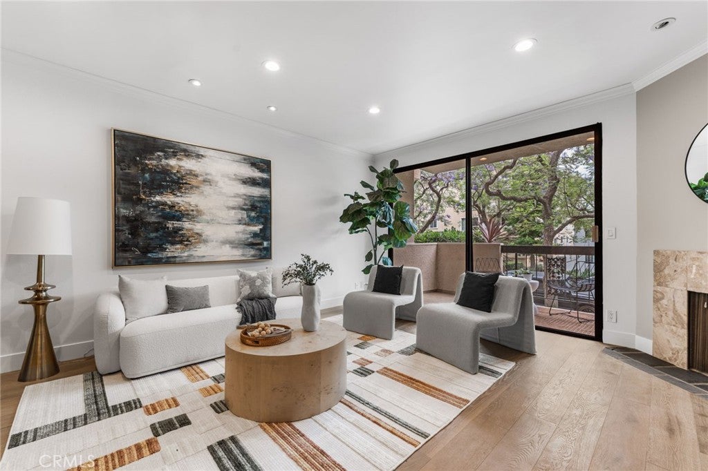 Photo of 423 N Palm DR #108, Beverly Hills, CA 90210 (MLS # SR26096347)
