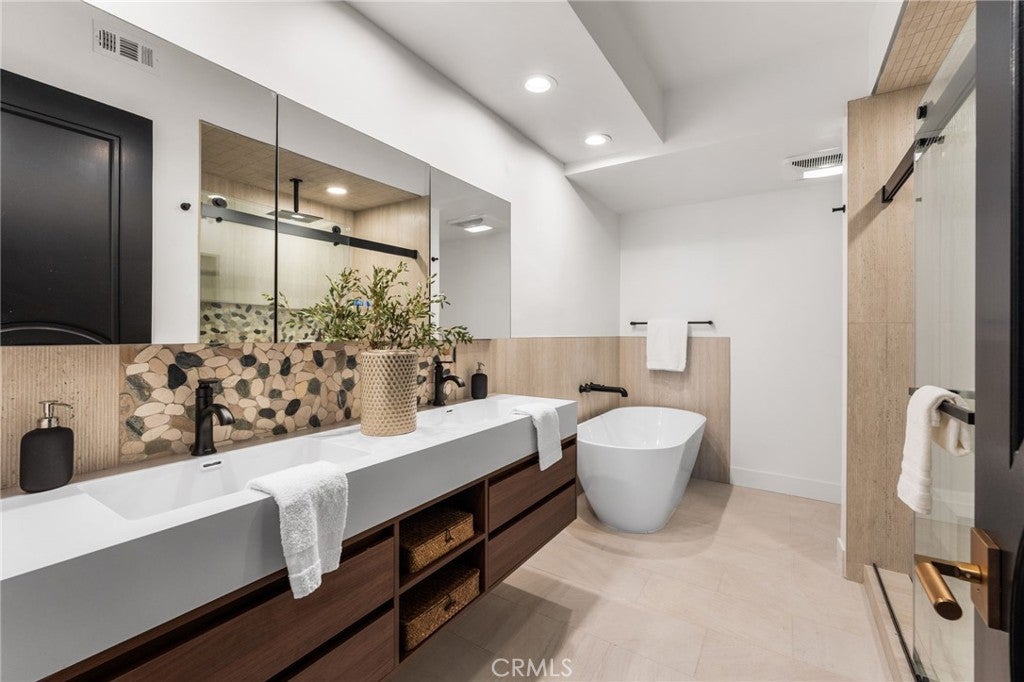 423 N Palm 108