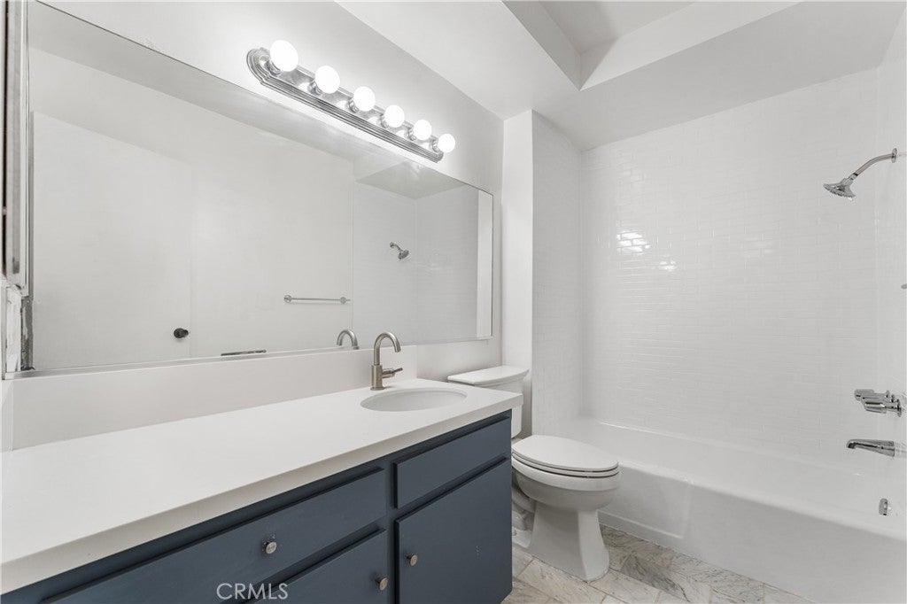 972 E California 207