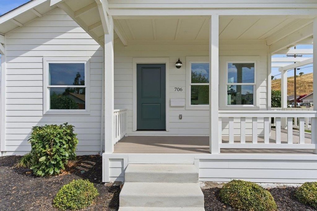 Photo of 706 Central Avenue, Hollister, CA 95023 (MLS # ML82043582)