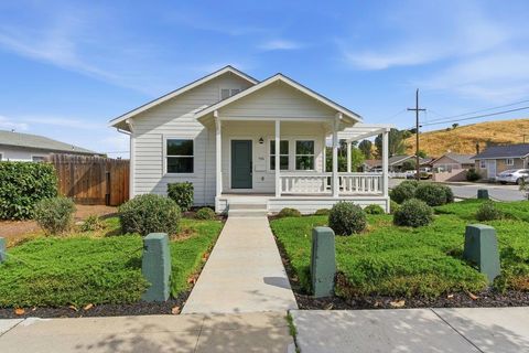 Photo of 706 Central Avenue, Hollister, CA 95023 (MLS # ML82043582)