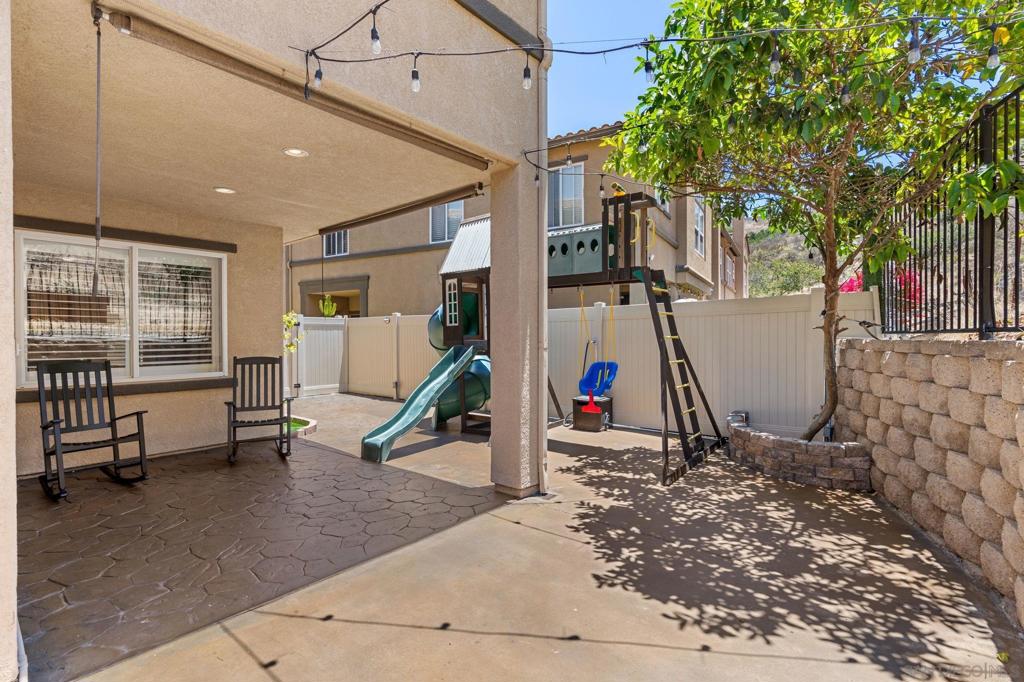 6283 Avenida De Las Vistas 2