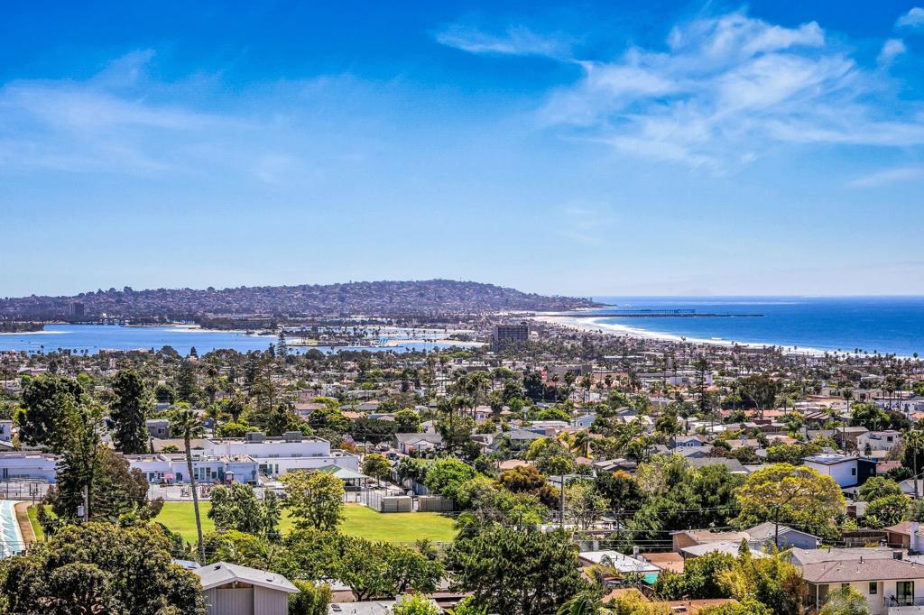 1243  1245 Van Nuys St