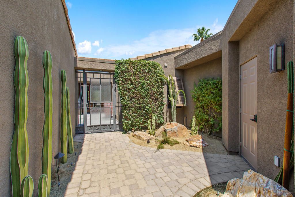 Photo of 73698 Irontree Drive, Palm Desert, CA 92260 (MLS # 219133970DA)