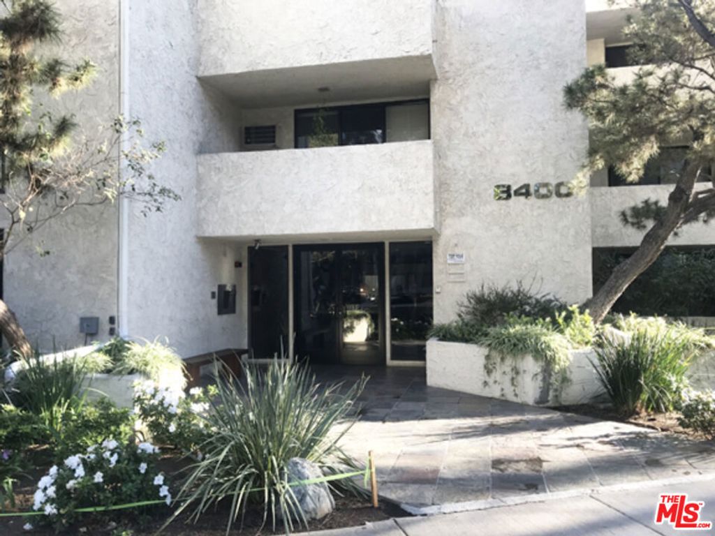 Photo of 8400 De Longpre Avenue #104, West Hollywood, CA 90069 (MLS # 25618791)