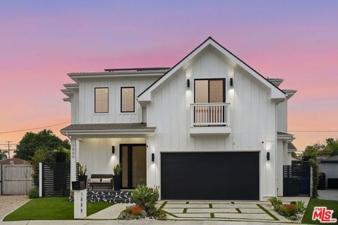 Photo of 1000 Indiana Court, Venice, CA 90291 (MLS # 26641785)