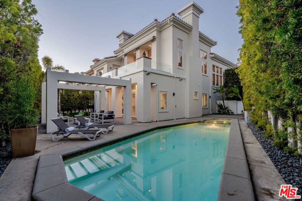 Photo of 16610 Calle Brittany, Pacific Palisades, CA 90272 (MLS # 26875391)