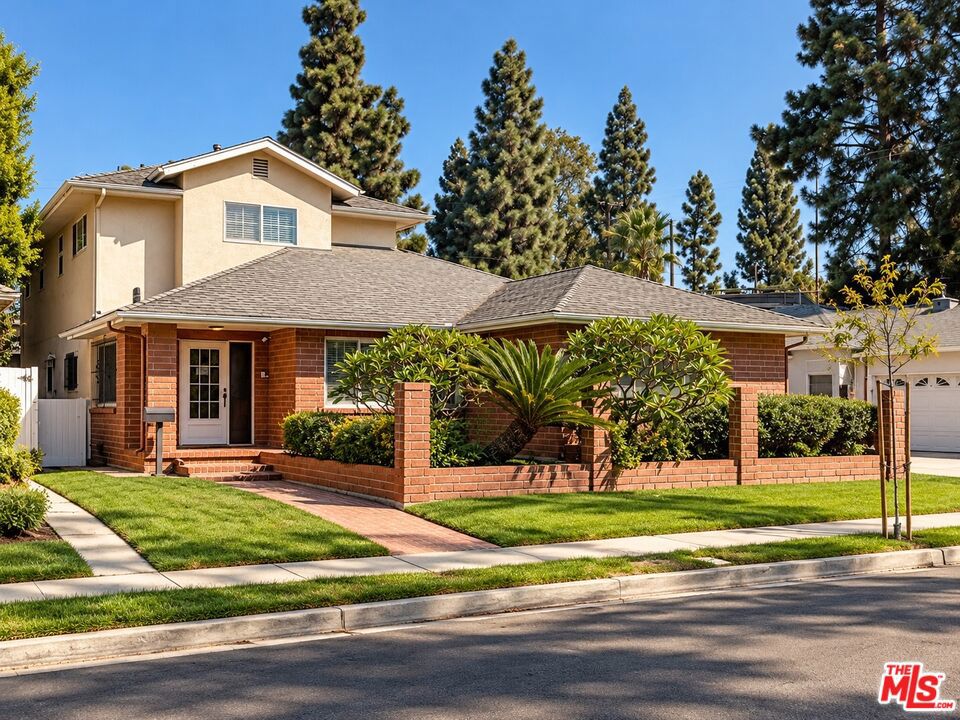 Photo of 5446 Selmaraine Drive, Culver City, CA 90230 (MLS # 26103994)