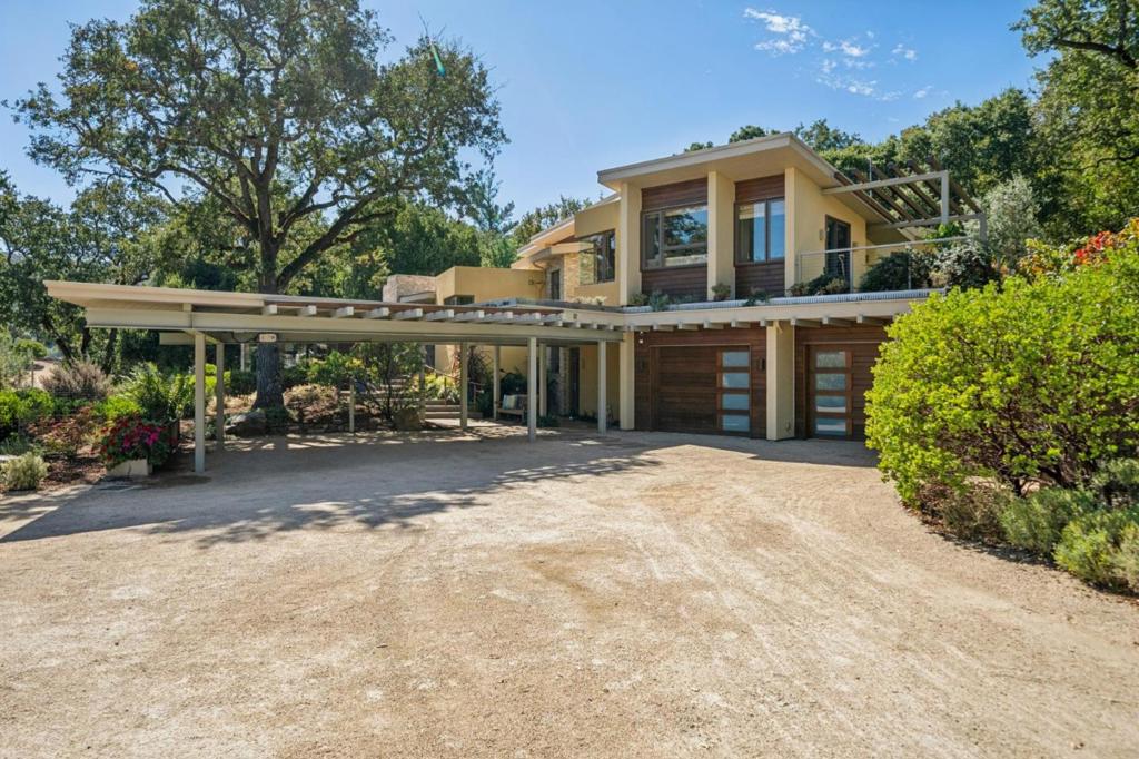 Photo of 2 Buck Meadow Drive, Portola Valley, CA 94028 (MLS # ML82061086)