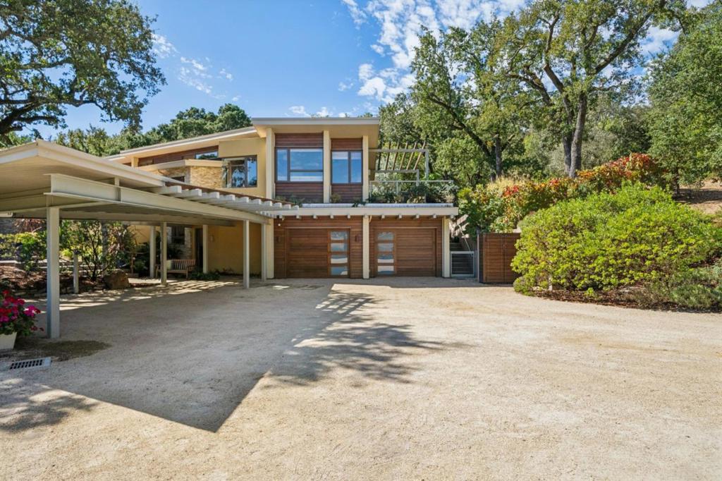 2 Buck Meadow Drive