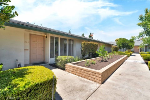 Photo of 182 W Barstow Avenue #A, Fresno, CA 93704 (MLS # FR26121353)