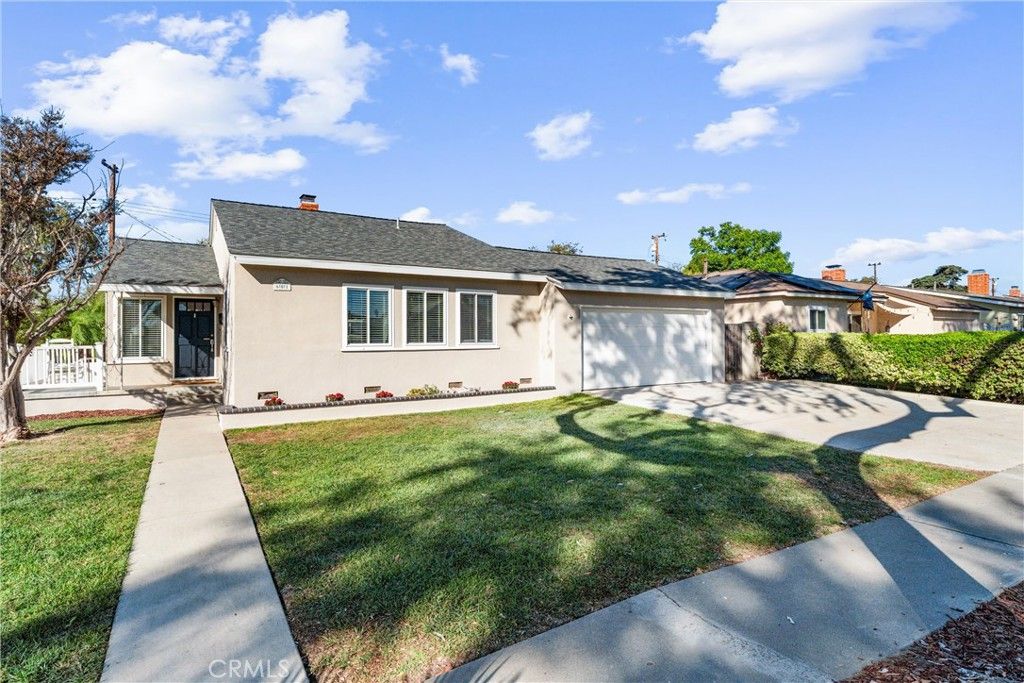 Photo of 601 W Southgate Avenue, Fullerton, CA 92832 (MLS # PW25245869)