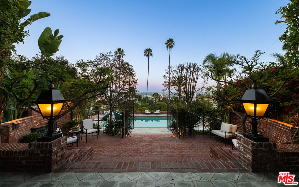 2003 La Brea Terrace, Los Angeles CA 90046