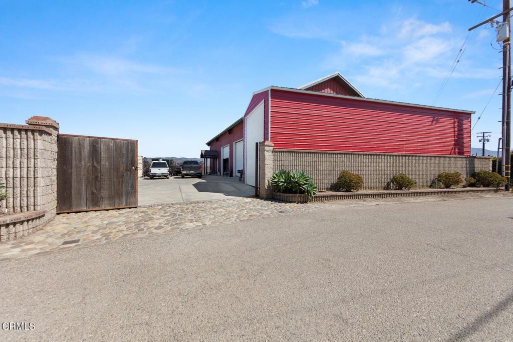 907 Mission Rock Road