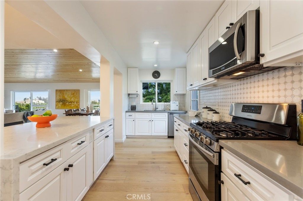 Photo of 22253 Del Valle Street, Woodland Hills, CA 91364 (MLS # SR25154063)