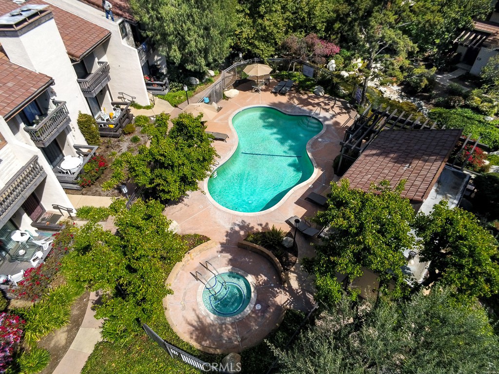 5711 Owensmouth Avenue 125