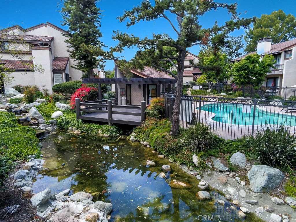 5711 Owensmouth Avenue 125