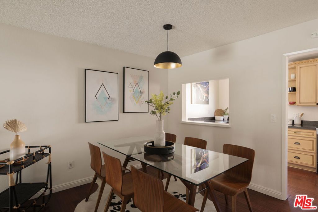 1711 Grismer Avenue 72