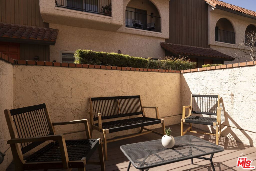 1711 Grismer Avenue 72