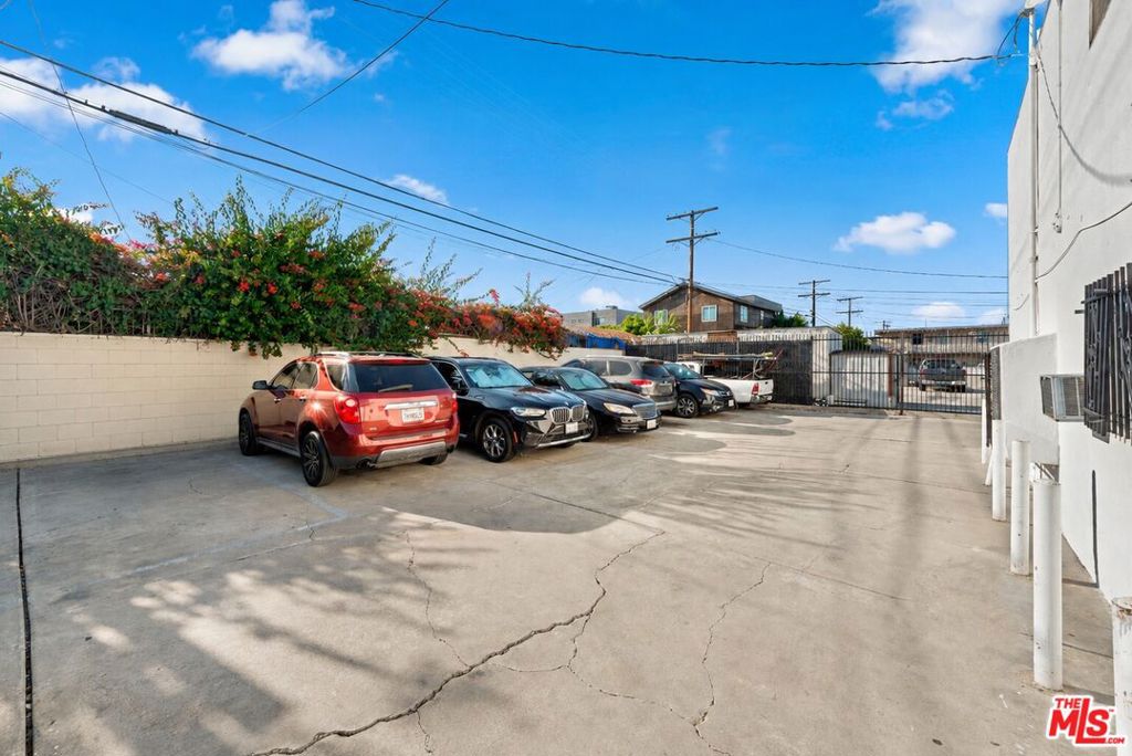 2325 S Ridgeley Drive