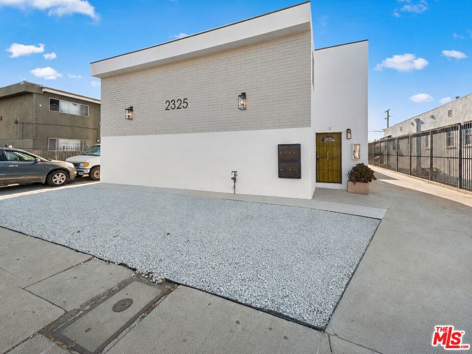 2325 S Ridgeley Drive