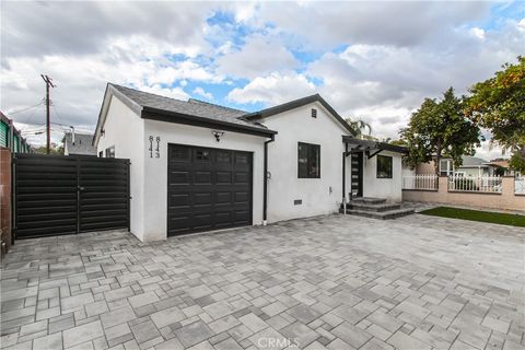 Photo of 8143 Hazeltine Ave, Panorama City, CA 91402 (MLS # SR26023512)