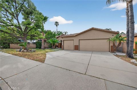 Photo of 32965 Kevin Pl, Lake Elsinore, CA 92530 (MLS # SW26076030)