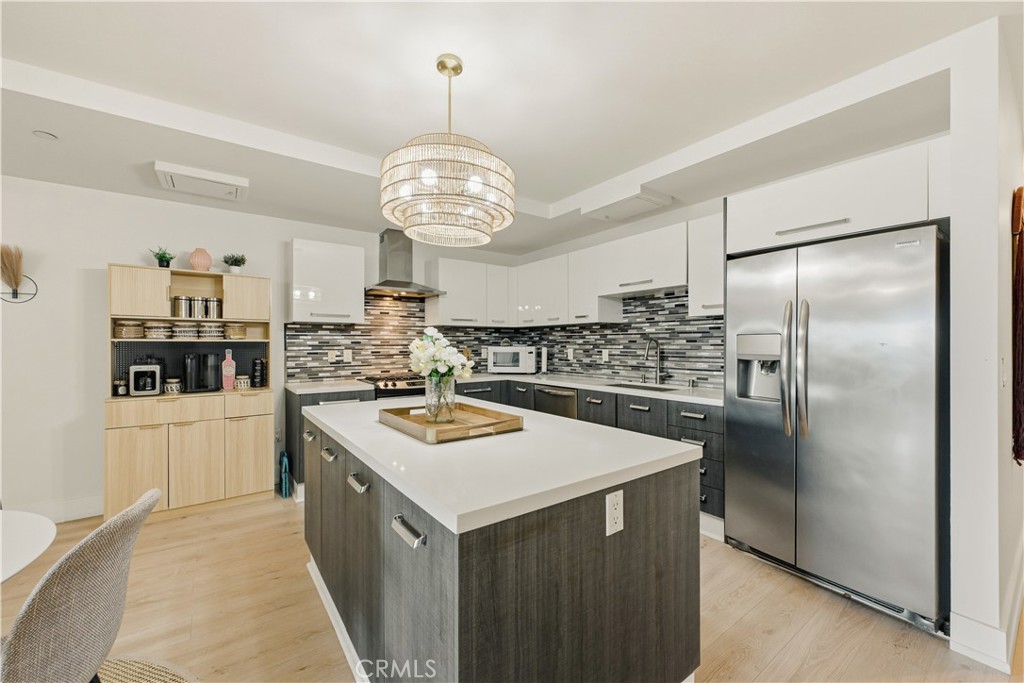 433 Pine Avenue 201