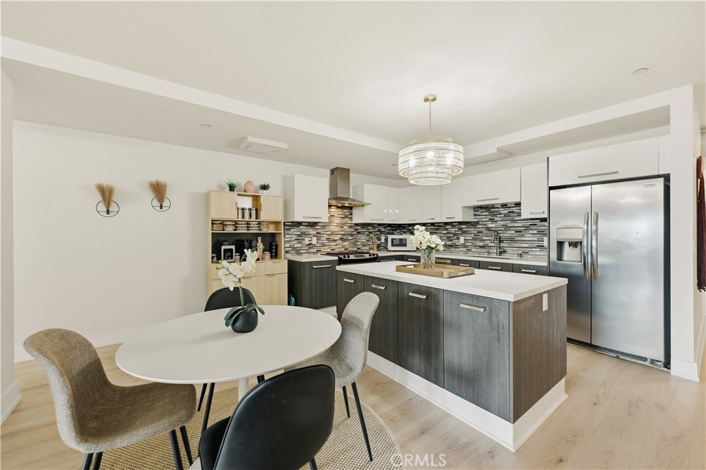 433 Pine Avenue 201