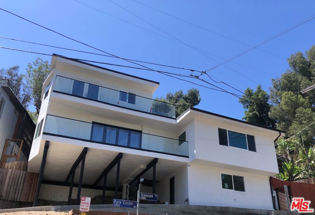 Photo of 6900 Treasure Trail, Los Angeles, CA 90068 (MLS # 25539847)