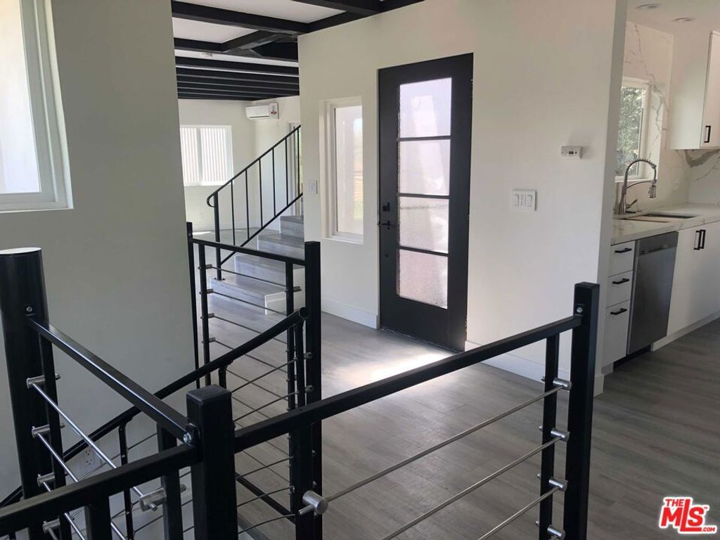 Photo of 6900 Treasure Trail, Los Angeles, CA 90068 (MLS # 25539847)