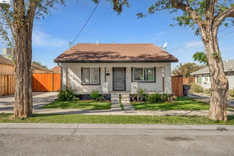 Photo of 717 Metcalf Ct CT, Tracy, CA 95376 (MLS # 41151493)
